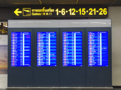 バンコク・ドンムアン空港の出発案内表示