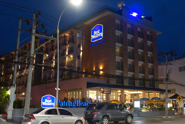 夜のホテル