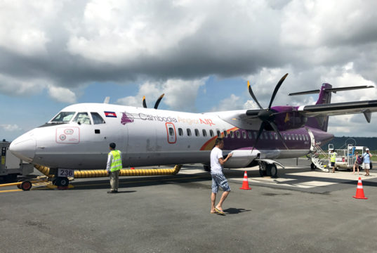 カンボジア・アンコール航空のATR72型機