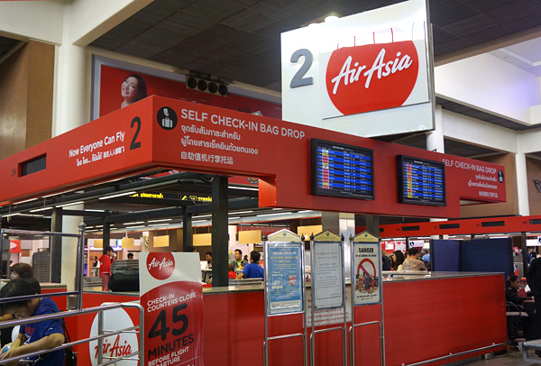ドンムアン空港　エアアジアのチェックインカウンター