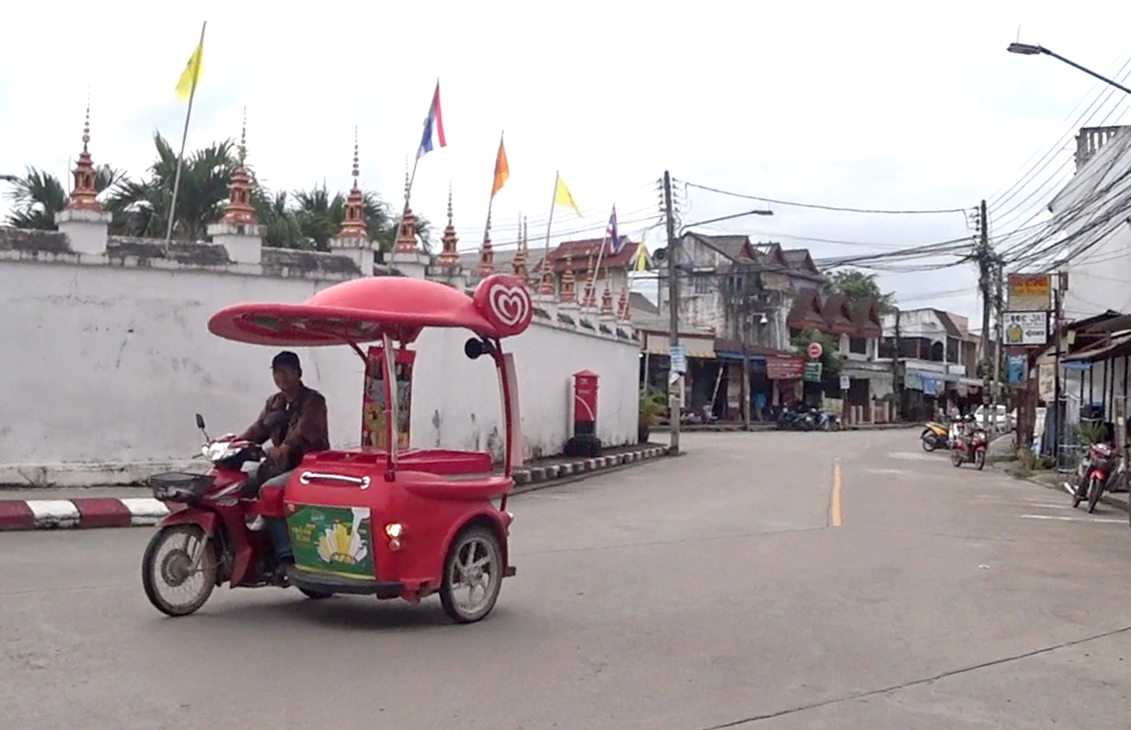 タイのアイスクリーム移動販売車 アジアトラベルノート