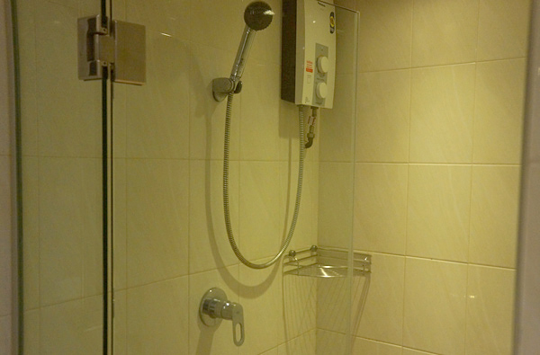 シャワー