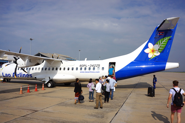 ラオス国営航空のATR72型機