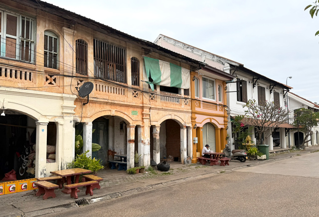サワンナケートにはフレンチコロニアル様式の建物が点在