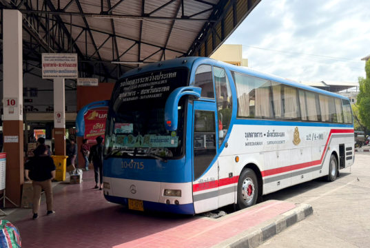 サワンナケート行きの国際バス