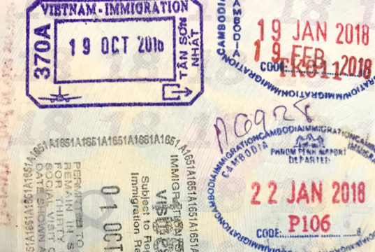パスポートに押された出入国スタンプ