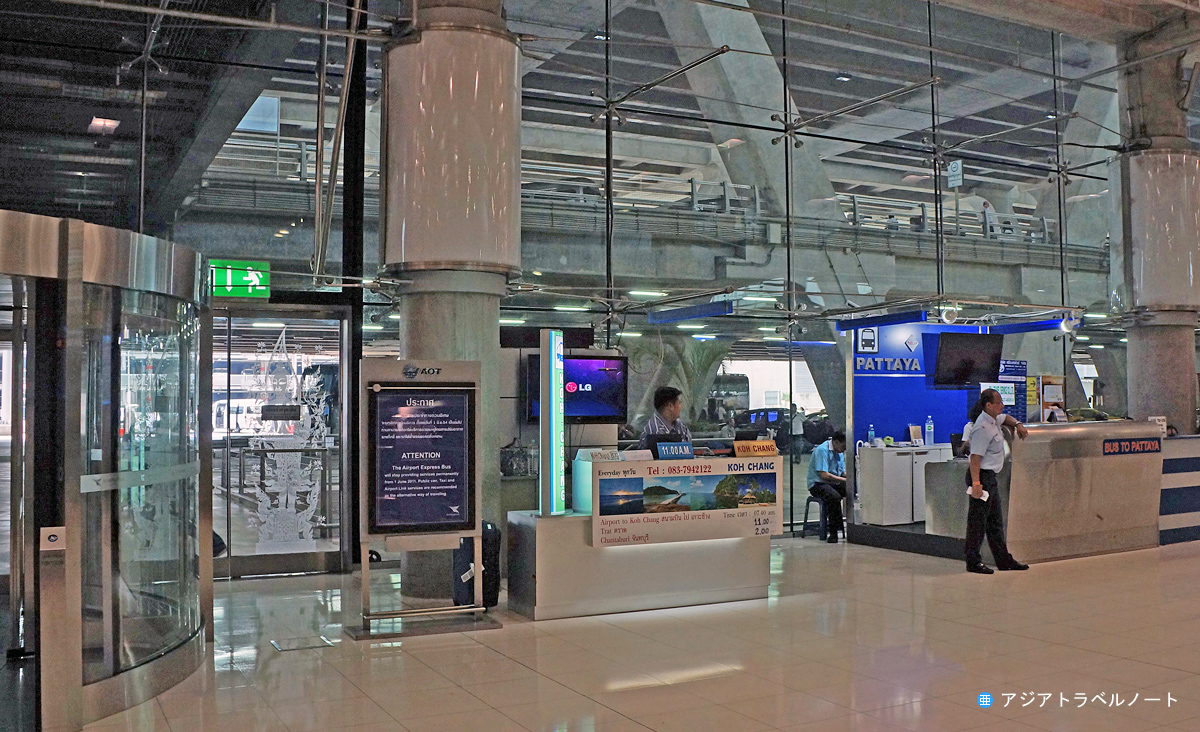 スワンナプーム空港1階にあるベルトラベルサービスのカウンター