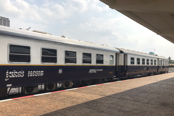 シアヌークビル行き列車
