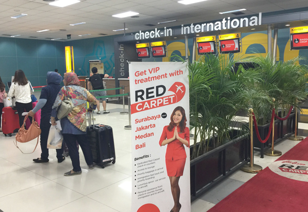 国際線用チェックインカウンター