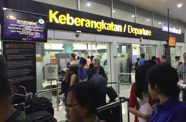 ターミナル入口