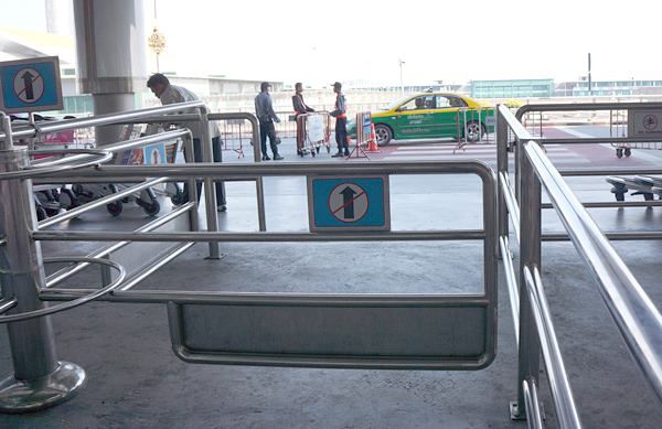 スワンナプーム空港出発階のゲート