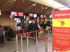 台湾桃園国際空港内のベトジェットエアのチェックインカウンター