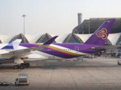 バンコクのスワンナプーム空港に駐機中のタイ国際航空