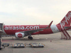 バンコク・ドンムアン空港に駐機中のタイ・エアアジア機