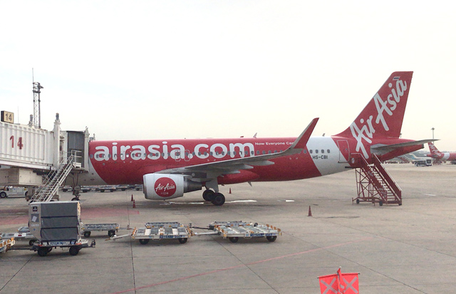 ドンムアン空港に駐機中のタイ・エアアジア機