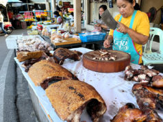 市場や街中にはムーヤーン屋が点在